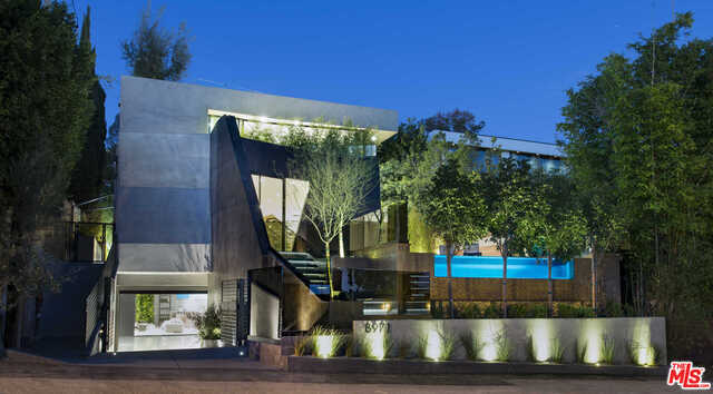 Foto principal - 8971 Shoreham Dr