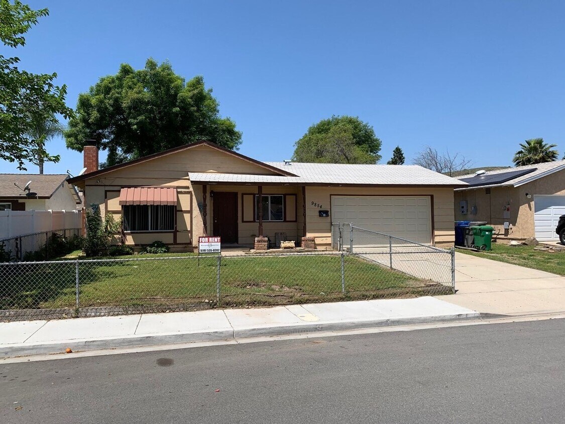 Primary Photo - Polished Gem Inside! 4BR w/ Garage & Yard!