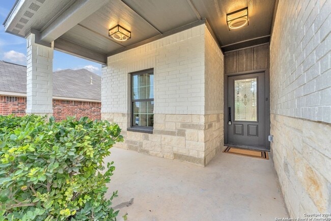 Foto del edificio - 8030 Bluewater Cove