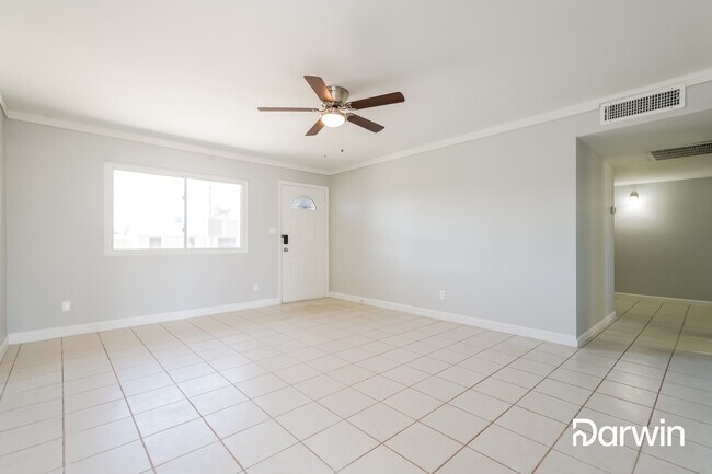 Building Photo - 3220 W Grovers Ave
