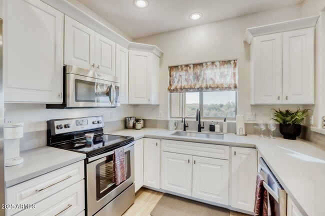 Foto del edificio - 8880 E Paraiso Dr