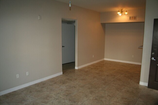 Foto del edificio - 7255 W Sunset Rd