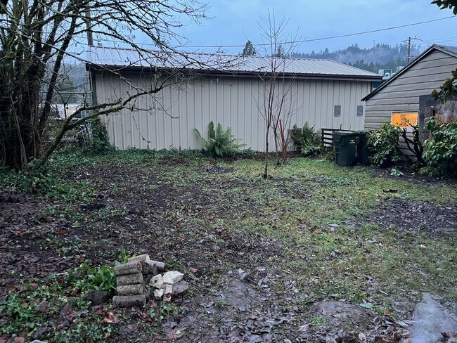 Building Photo - Cute 2 bedroom, 1 bath home