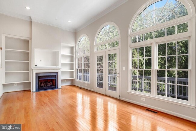 Building Photo - 213 Oak Knoll Terrace