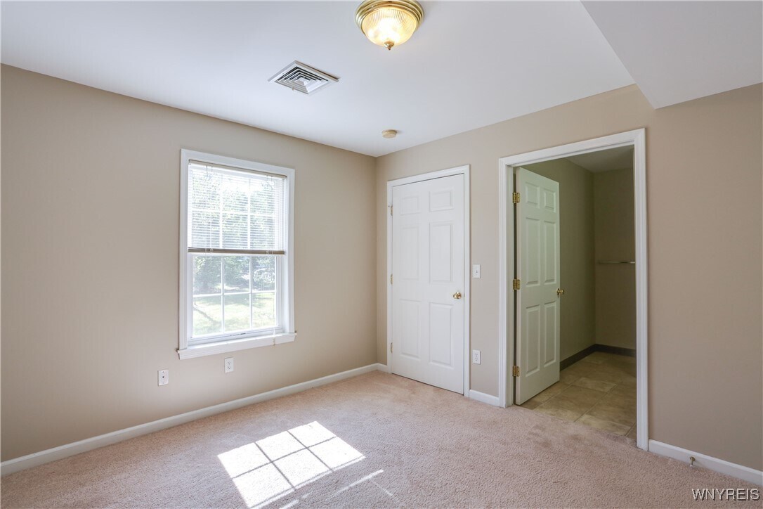 Building Photo - 25 Stonington Ln