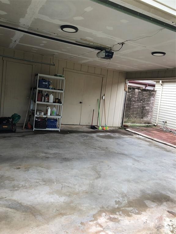 Building Photo - 16110 Highlander Dr