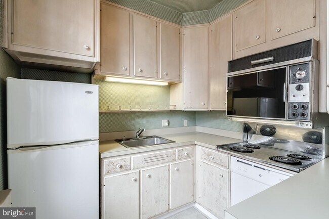 Building Photo - 229 N 22nd St