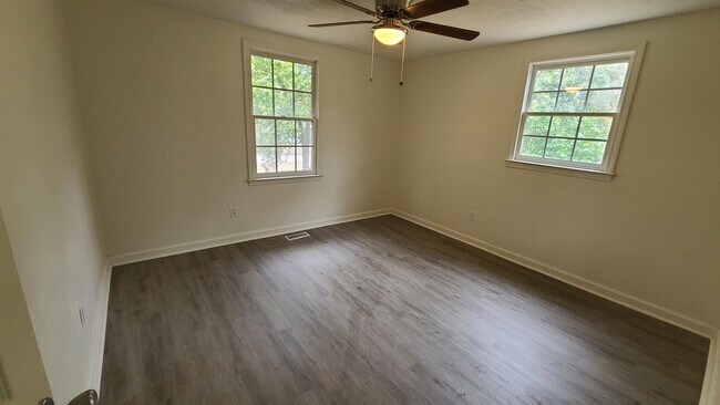 Foto del edificio - 172 Randall Ave