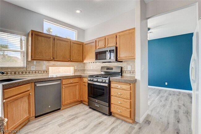 Building Photo - 5601 Aqua Ocean Ave