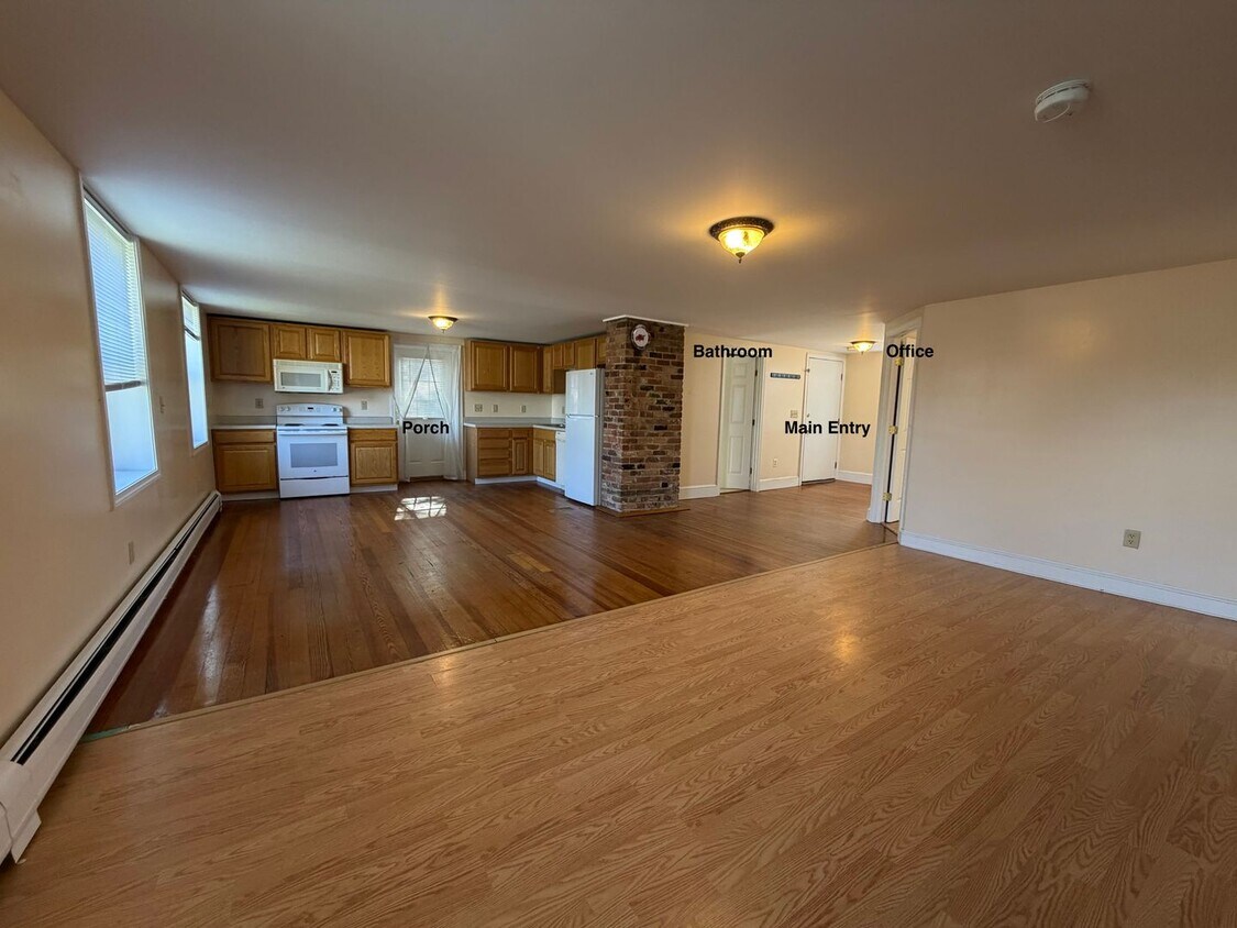 Primary Photo - 122 Church St