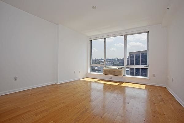 Primary Photo - 1311 Jackson Ave