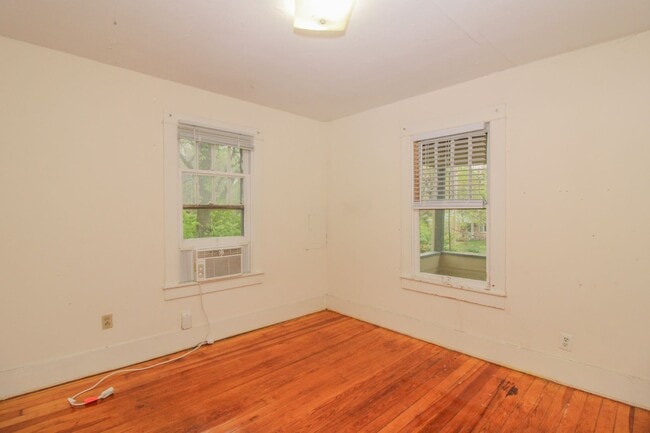 Building Photo - 1721 Cliff Dr
