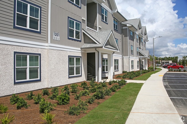 Building Photo - Parkside at the Beach