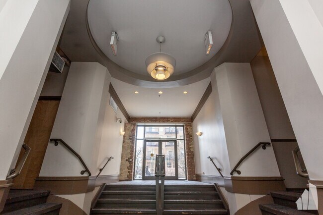 Building Photo - 401 S Clinton St