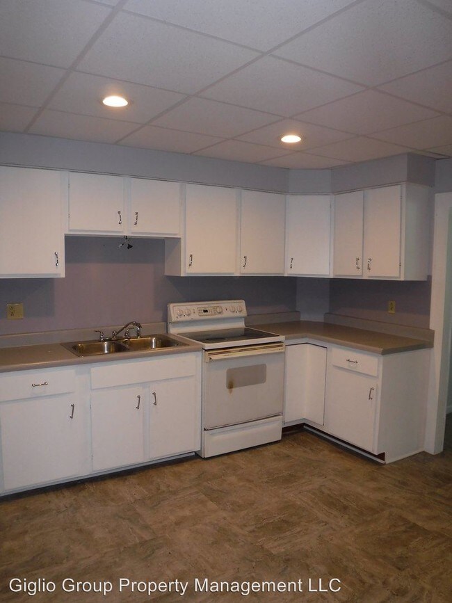 Building Photo - 213-215 Bellman St