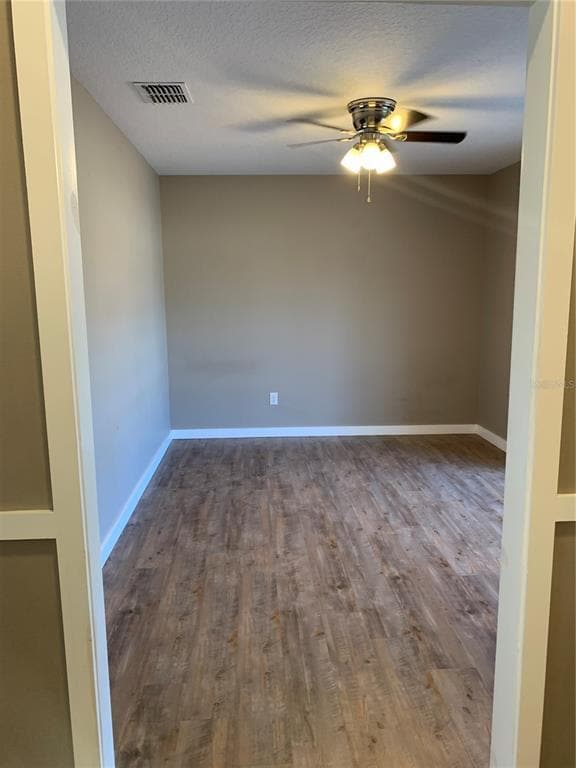 Foto del edificio - 1529 Spring Ridge Cir