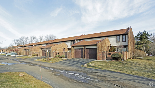 Building Photo - Village Park Townhomes