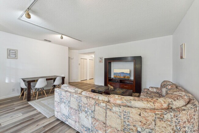 Building Photo - 6595 Via Regina
