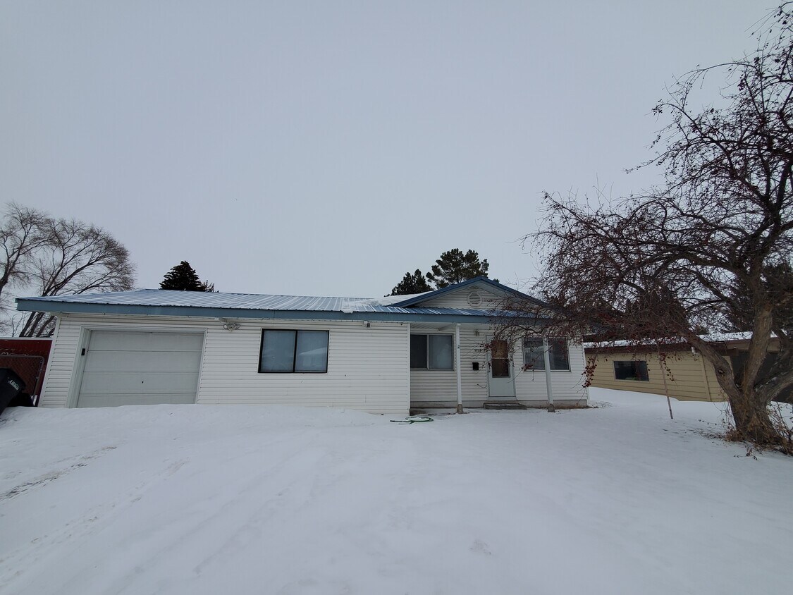 1715 Curlew Dr, Ammon, ID 83406 House for Rent in Ammon, ID
