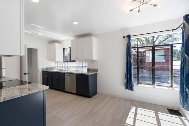 Building Photo - 640/642 West 1st Street
