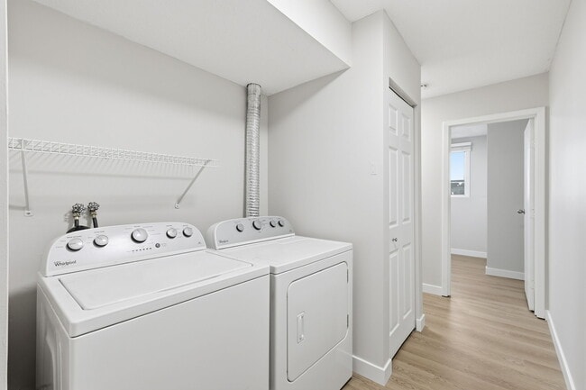 Building Photo - 4809-4852 52 St