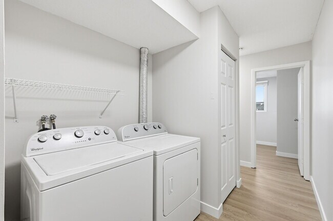 Photo du bâtiment - 4809-4852 52 St