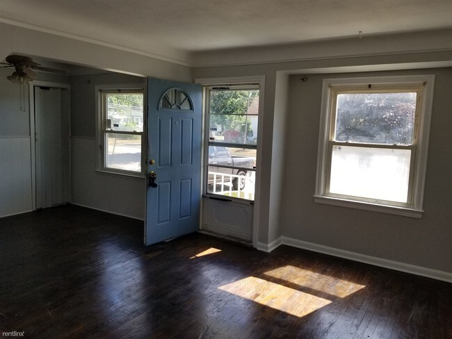 Building Photo - 3 br, 1 bath House - 21065 Eastwood Blvd