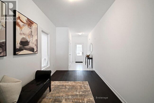 Building Photo - 60 Harvest Cres