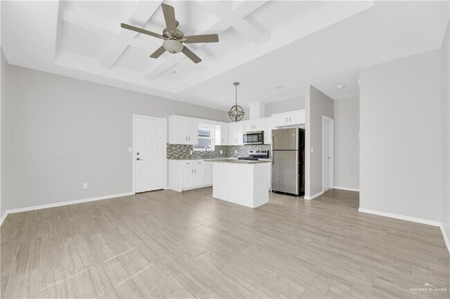 Building Photo - 14 N Winona Dr