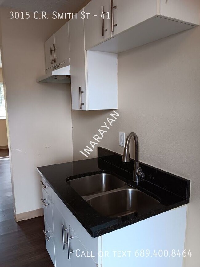 Foto del edificio - Downstairs 2/1 Apartment- AVAILABLE NOW!