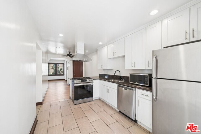 Foto del edificio - 7946 Fountain Ave