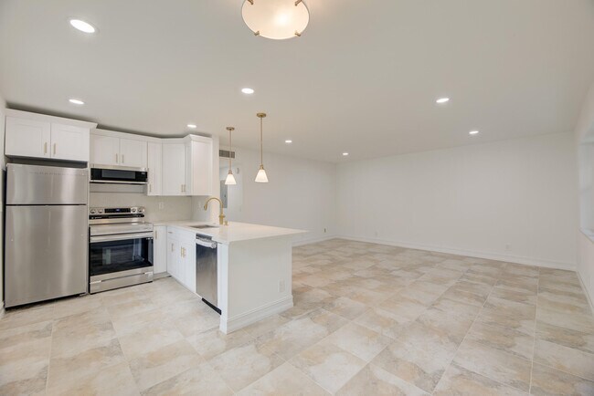 Building Photo - 372 Piedmont H