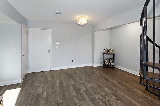 Building Photo - 41 Mt Kemble Ave