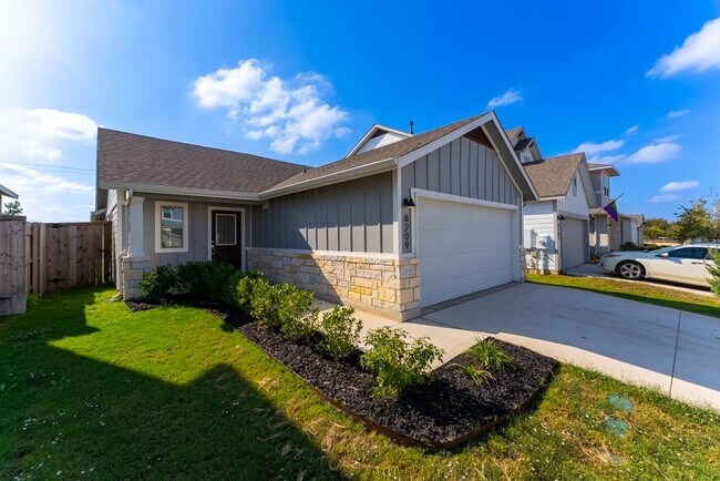 Building Photo - 8209 McKamy Dr