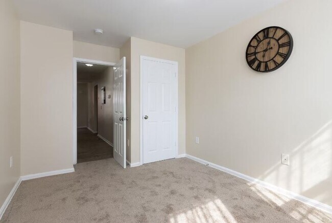 Building Photo - 2699 Saint Benedict St
