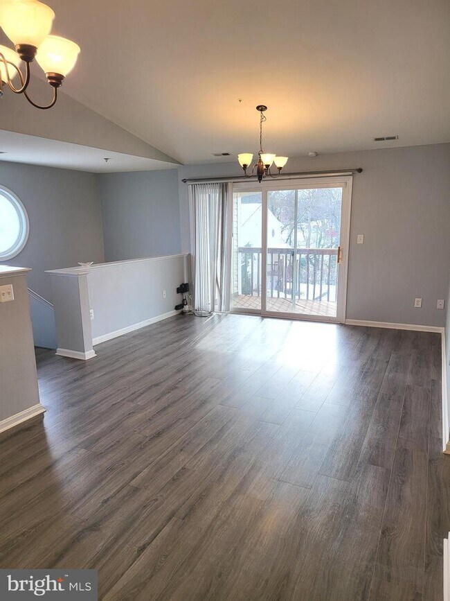 Foto del edificio - 9381 Scarlet Oak Dr