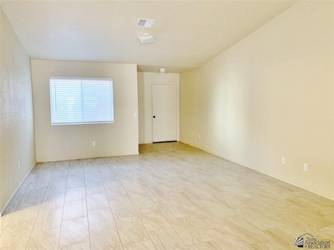 Foto del edificio - 7393 E 39th St