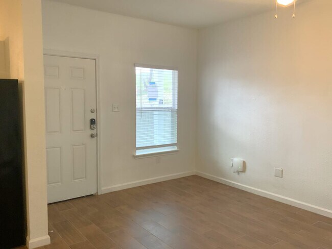 Building Photo - 9834 Pelsey St Unit A