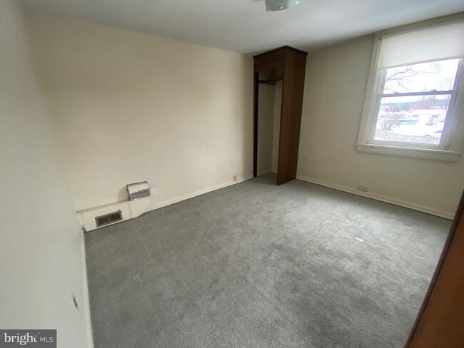 Building Photo - 1091 Benjamin Franklin Hwy