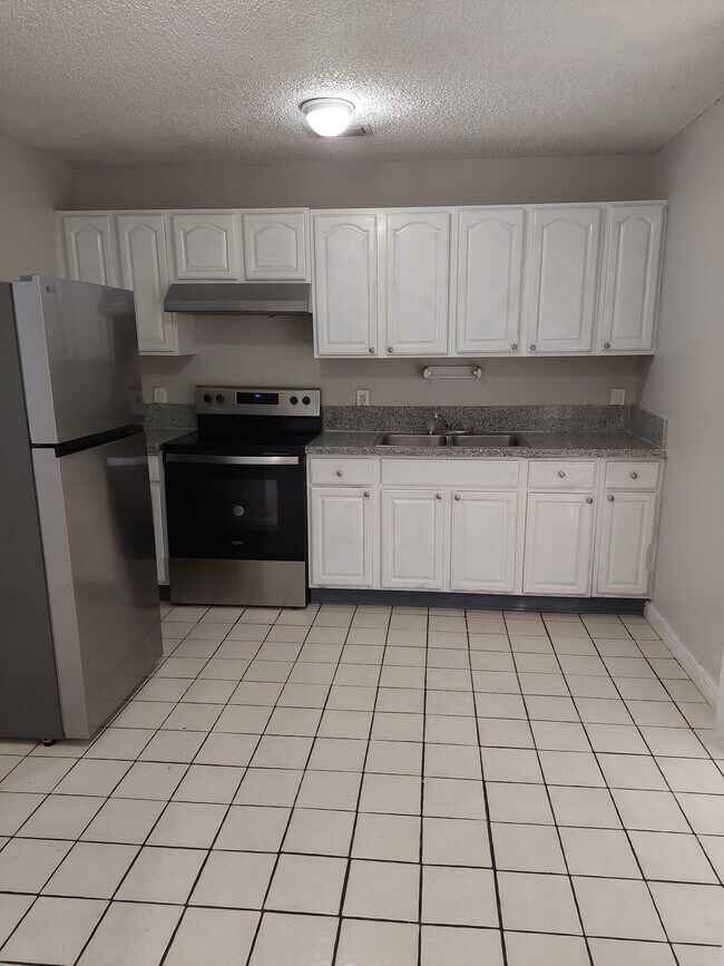 Foto del edificio - 4383 Edward Rd