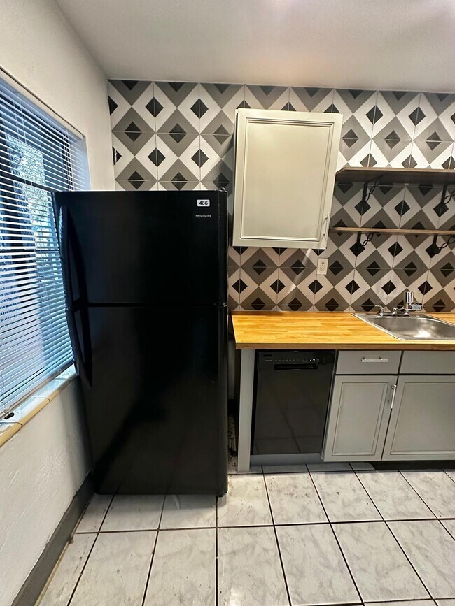 Foto del edificio - 1418 SW 27th St