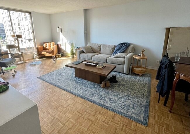 Building Photo - 33 Pond Ave