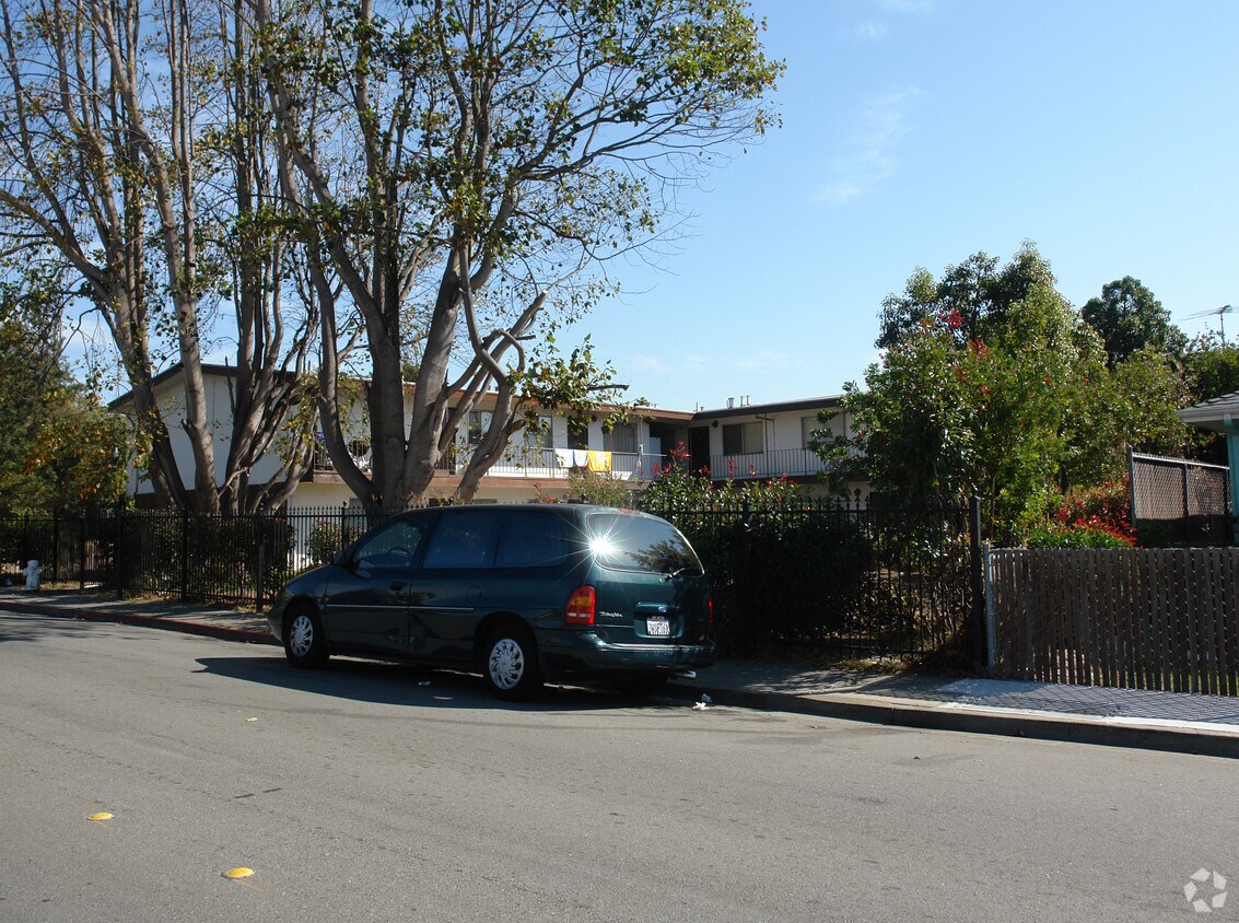 Foto del edificio - 5100 Kirk Ln