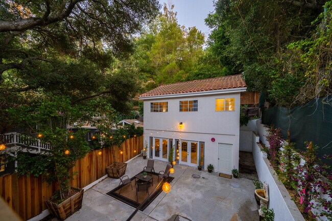 Building Photo - 8968 Wonderland Ave
