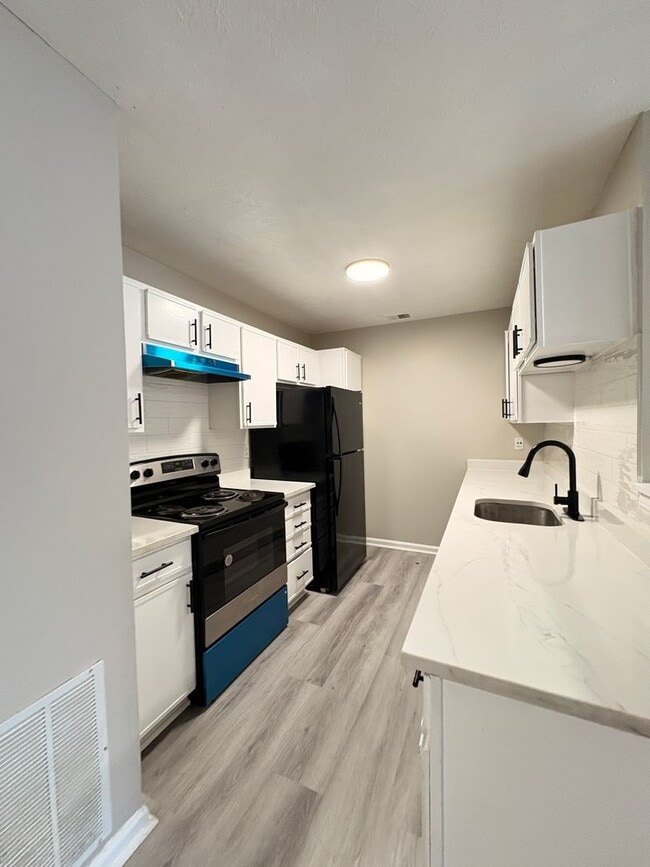 Building Photo - Discover the Best of Lawrence Living at Be...