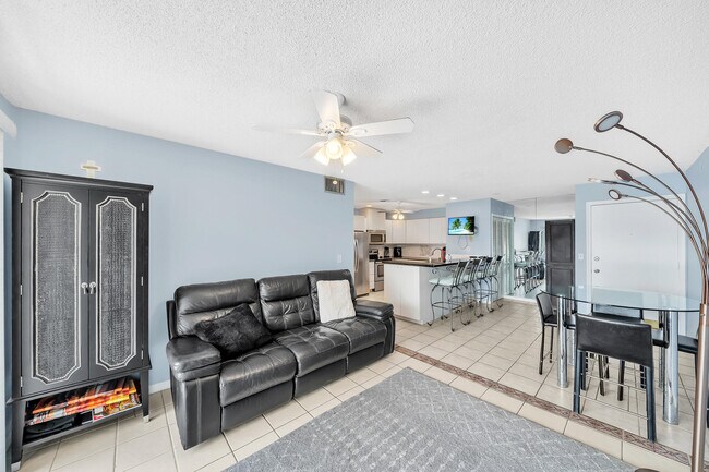 Building Photo - 130 Cypress Club Dr