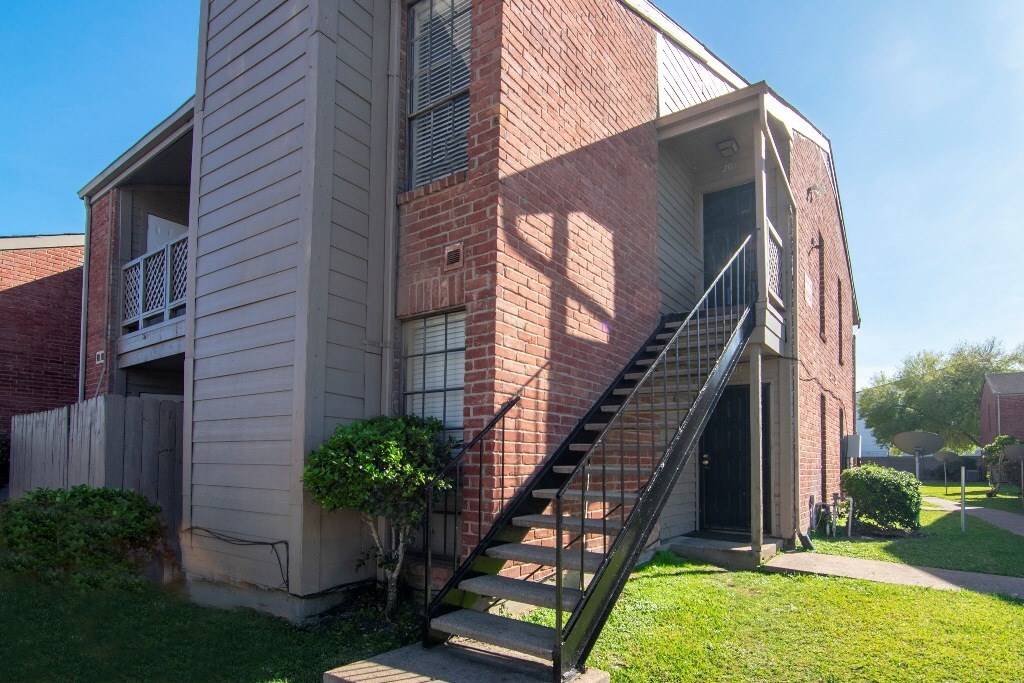 Primary Photo - 12500 Sandpiper Dr