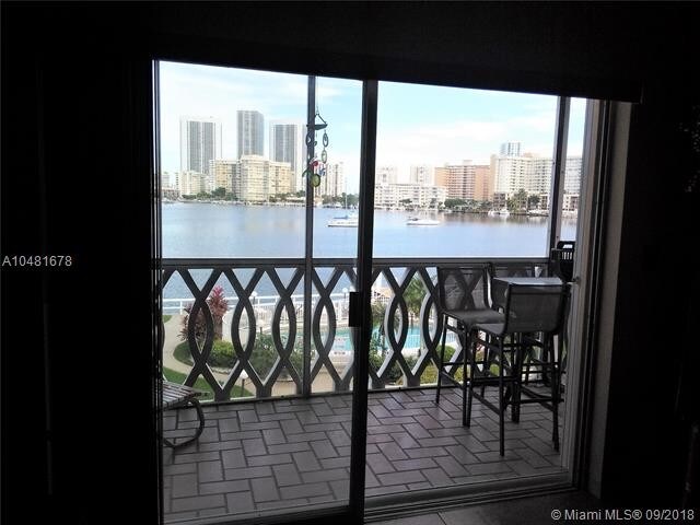 Foto del edificio - 450 Golden Isles Dr