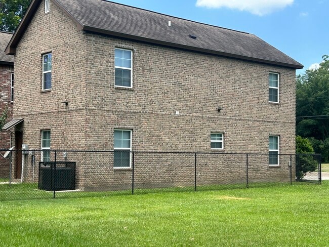Foto del edificio - 5390 Paige St