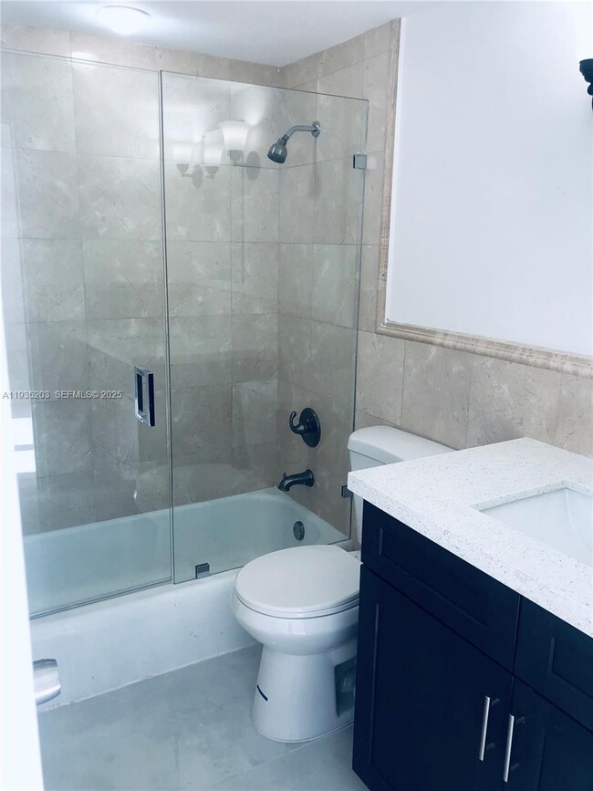 Foto del edificio - 10185 Collins Ave